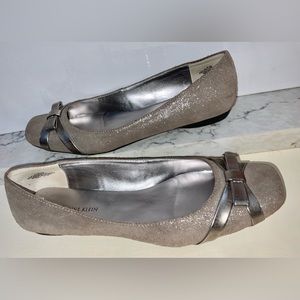 Anne Klein Flex Silver & Gray Leather Office Flats AK71DRA Size 9.5 Gently Used
